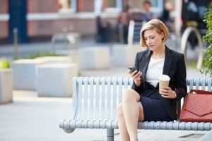 business-woman-using-mobile-website-web-business-woman 3